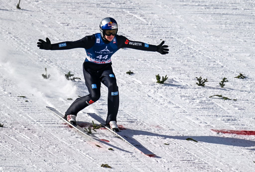 Skispringer Andreas Wellinger bei der Landung.