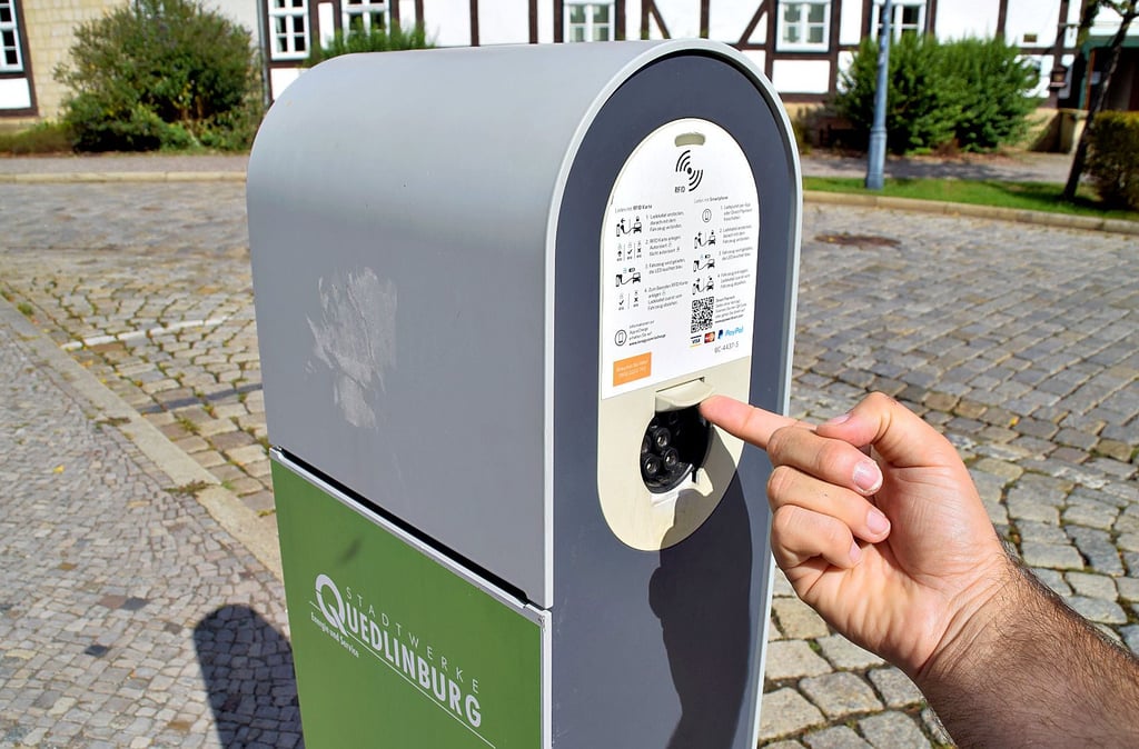 Hier kann das E-Auto aufgeladen werden.