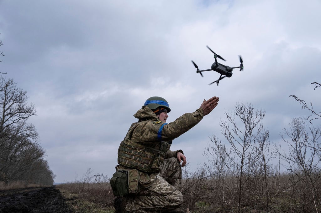 Die US-Regierung stellt der Ukraine zur Abwehr des russischen Angriffskriegs weitere milliardenschwere Militärhilfen zur Verfügung - unter anderem Drohnen.