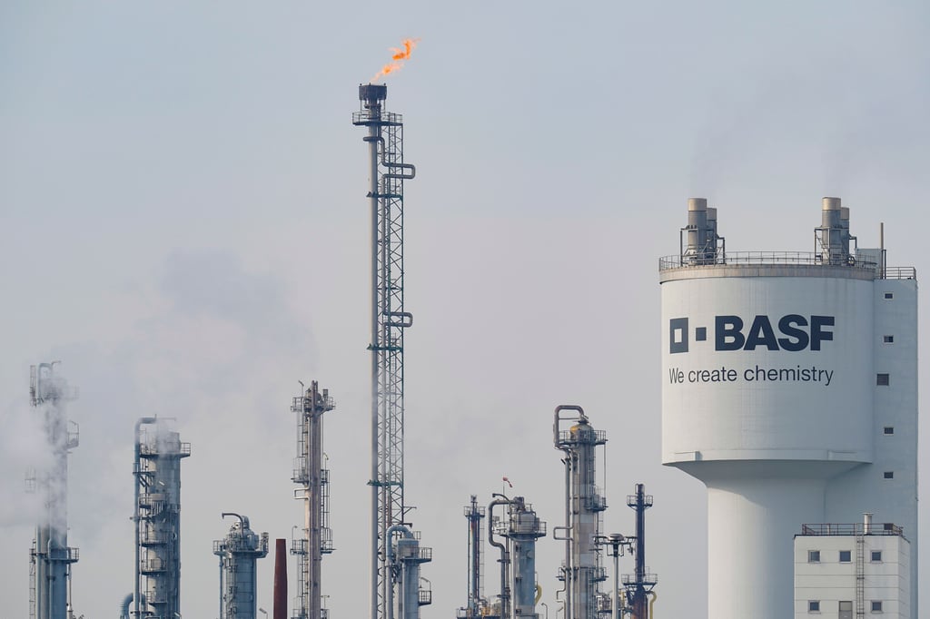 Am Unternehmenssitz in Ludwigshafen wird BASF mehrere große Chemie-Anlagen schließen.