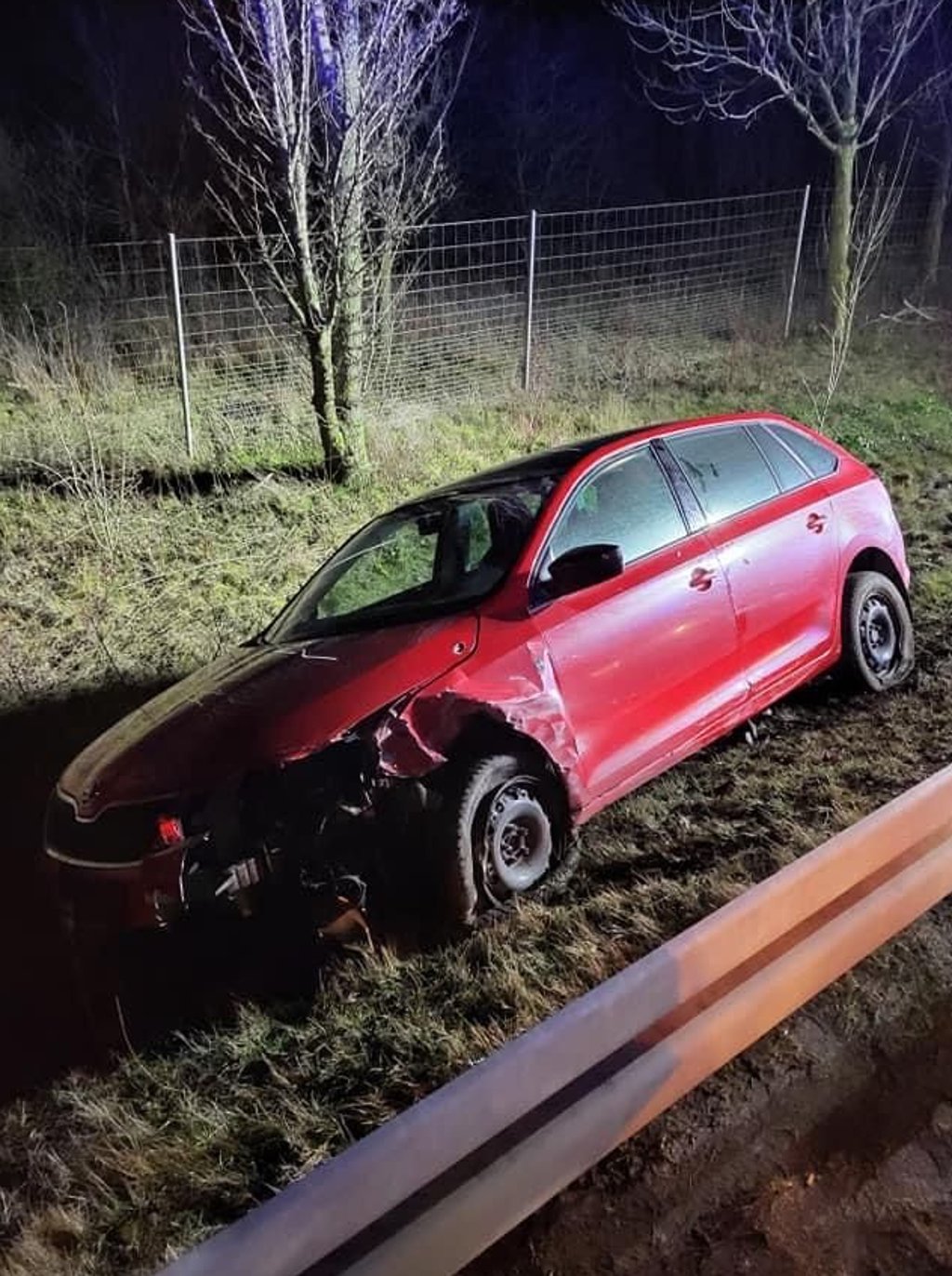 Bei dem Verkehrsunfall auf der A14 bei Plötzkau kam ein Auto von der Fahrbahn ab.