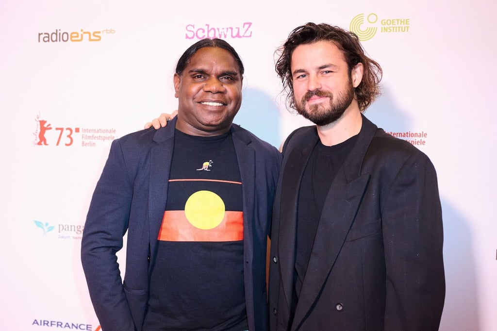 Derik Lynch (l) und Filmautor Matthew Thorne kommen zur Verleihung der 37. Teddy Awards am Rande der Berlinale. Sie gewannen die Auszeichnung in der Kategorie "Bester Kurzfilm".