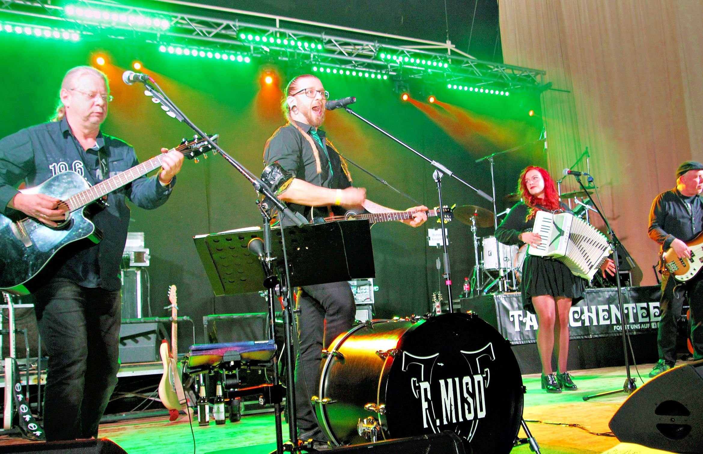 Livemusik Im Kurhaus: Bernburger Musiknacht Sorgt Für Ansturm Von ...