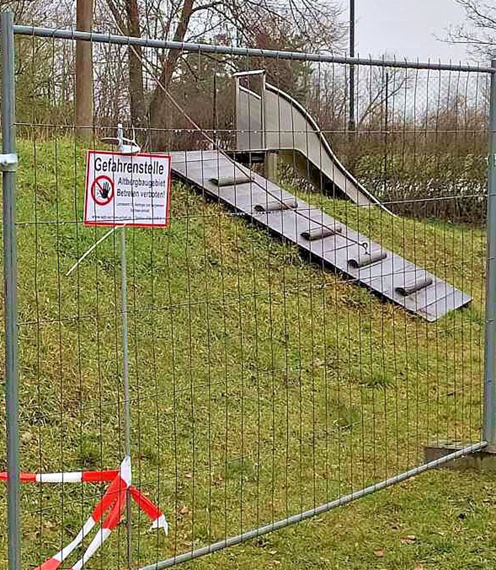 Großräumiger wurde der Erdfall in Preußlitz abgesperrt.
