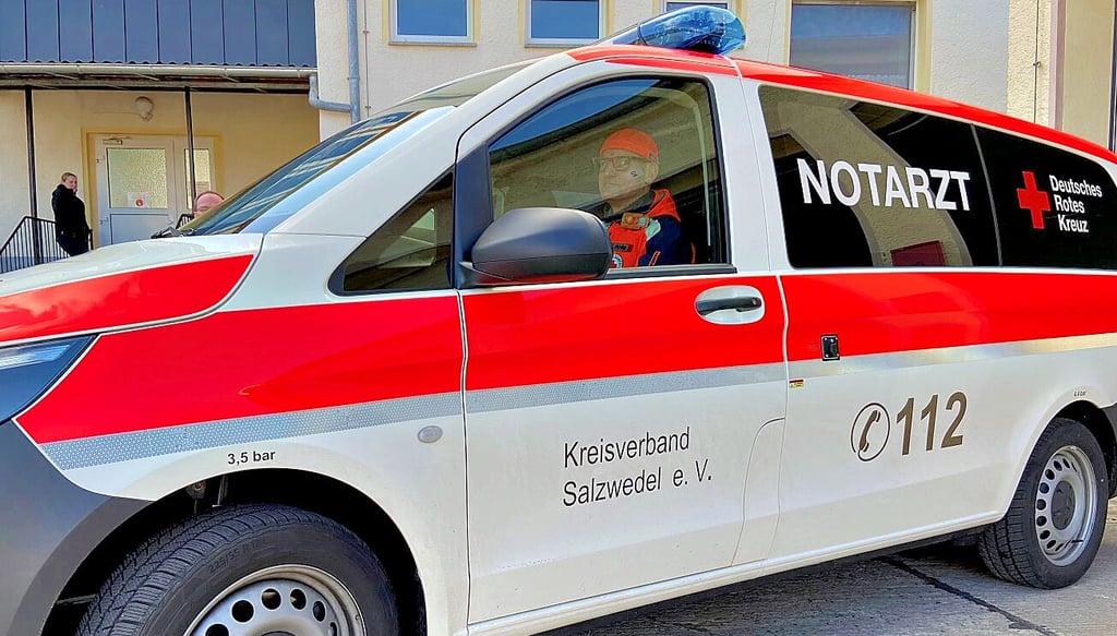 Dirk Pehlke ist das neue Notarzteinsatzfahrzeug des DRK-Kreisverbands bereits gefahren.