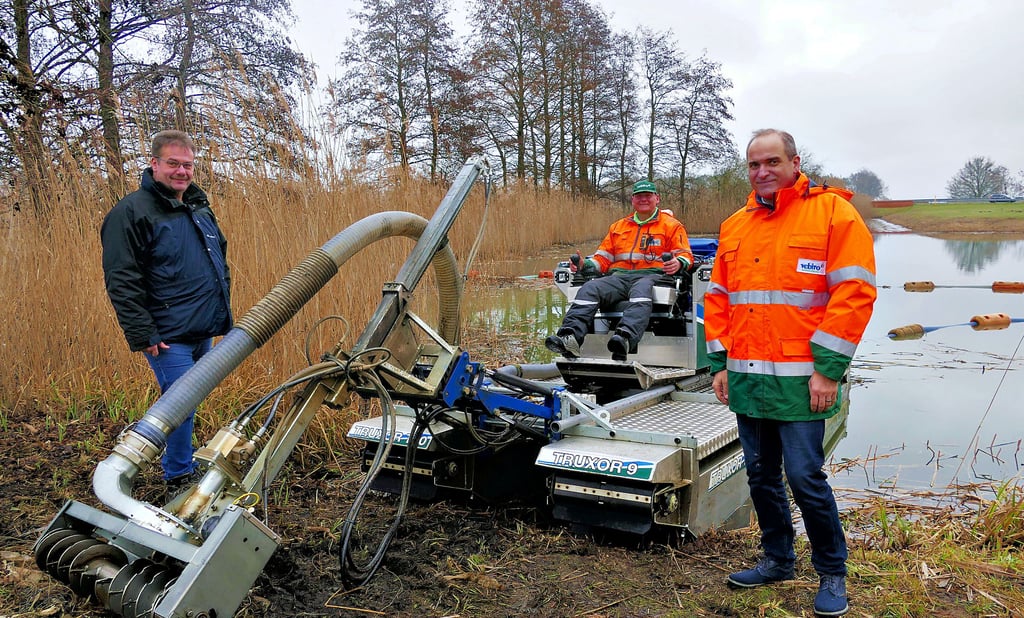 Hochwasserschutz SachsenAnhalt Putzkolonne für Teich