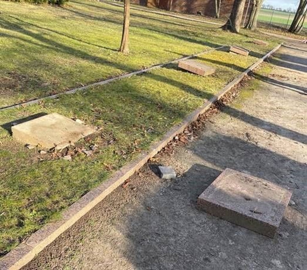 Vier Gedenktafeln für die sowjetischen Gefallenen des Zweiten Weltkriegs sind vom Friedhof Oschersleben gestohlen worden.
