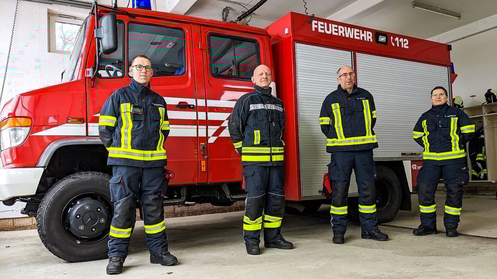 Die Löschgruppe Süplingen besteht aus sechs Mitgliedern. Auf dem Foto sind (von links) Florian Westphal, Enrico Westphal, Christian Liebrecht und Conny Liebrecht, letztere sind aus Bülstringen zur Süplinger Wehr gewechselt. Nicht zu sehen sind Tobias Goder und Andreas Rühlemann.