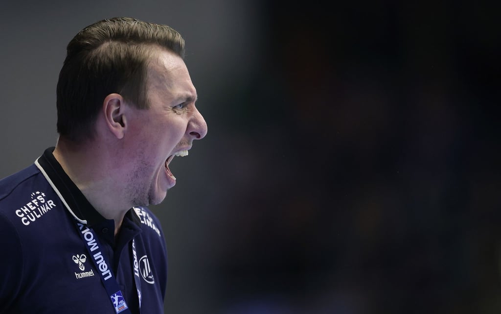 THW-Trainer Filip Jicha musste gegen Szeged auf Rechtsaußen Niclas Ekberg und Linksaußen Rune Dahmke verzichten.