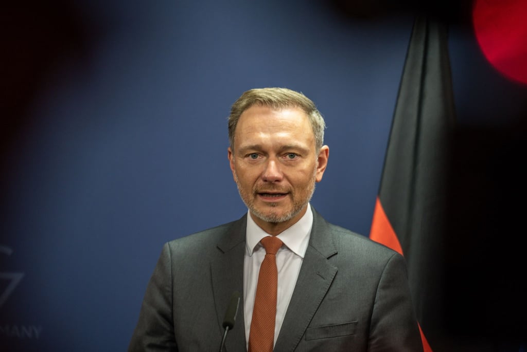 Die Debatte um ein Aussetzen der Schuldenbremse hält Bundesfinanzminister Christian Lindner (FDP) für „ökonomisch verfehlt“.