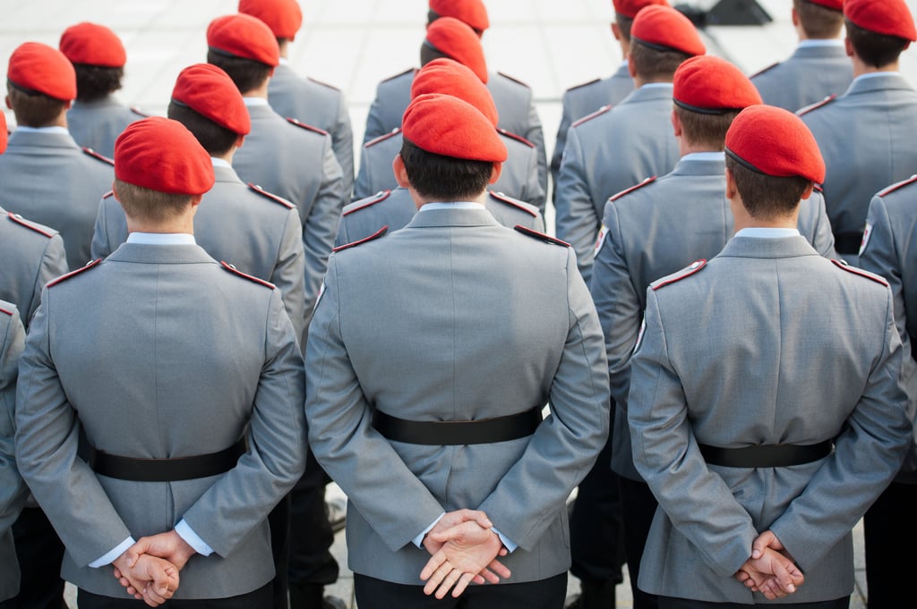 Wer zur Bundeswehr geht, legt ein feierliches Gelöbnis ab.