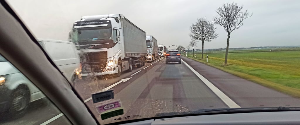 Die Bundesstraße 1 ist viel befahren. Das verursacht insbesondere für direkte Anwohner viel Lärm.