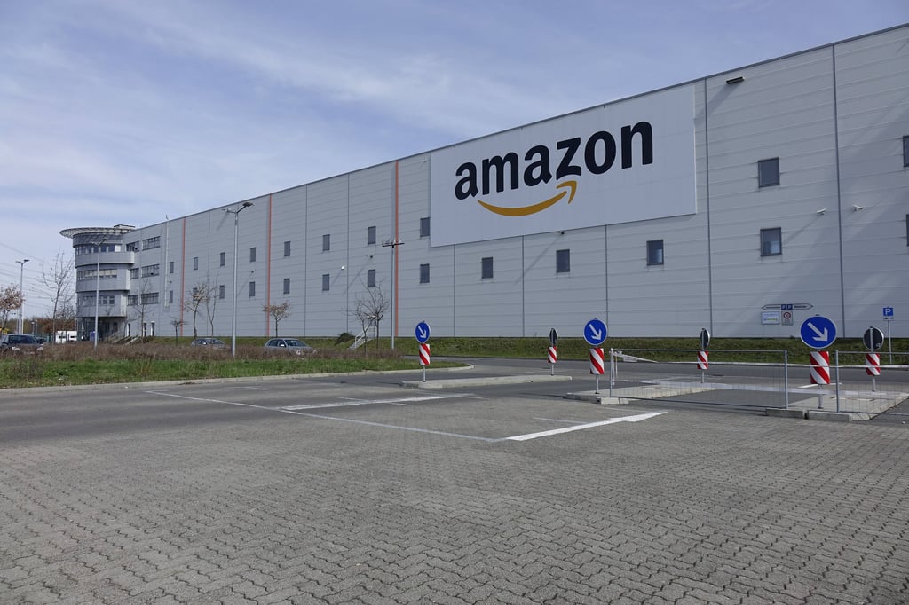 Amazon schließt das Lager Brieselang bei Berlin. 600 Mitarbeiter sind davon betroffen.