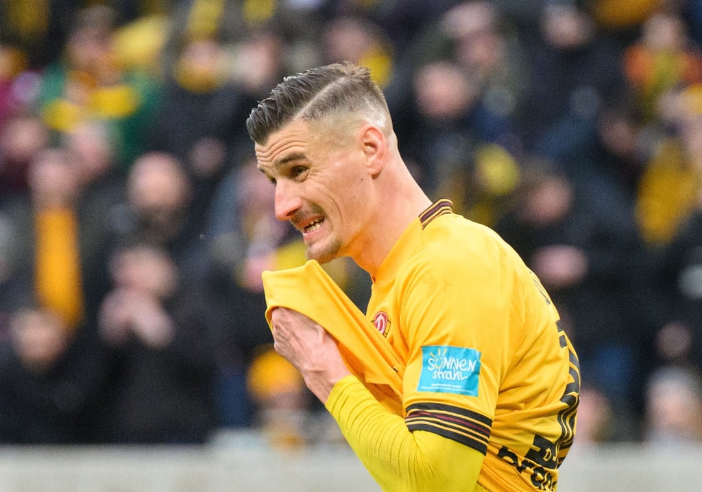 Dynamos Stefan Kutschke reagiert nach einem Elfmeter.