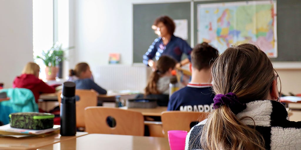 Unterricht an der evangelischen Sekundarschule in Magdeburg: Für den zwölfjährigen Zhenja ist es nicht immer leicht, dem Unterricht zu folgen.