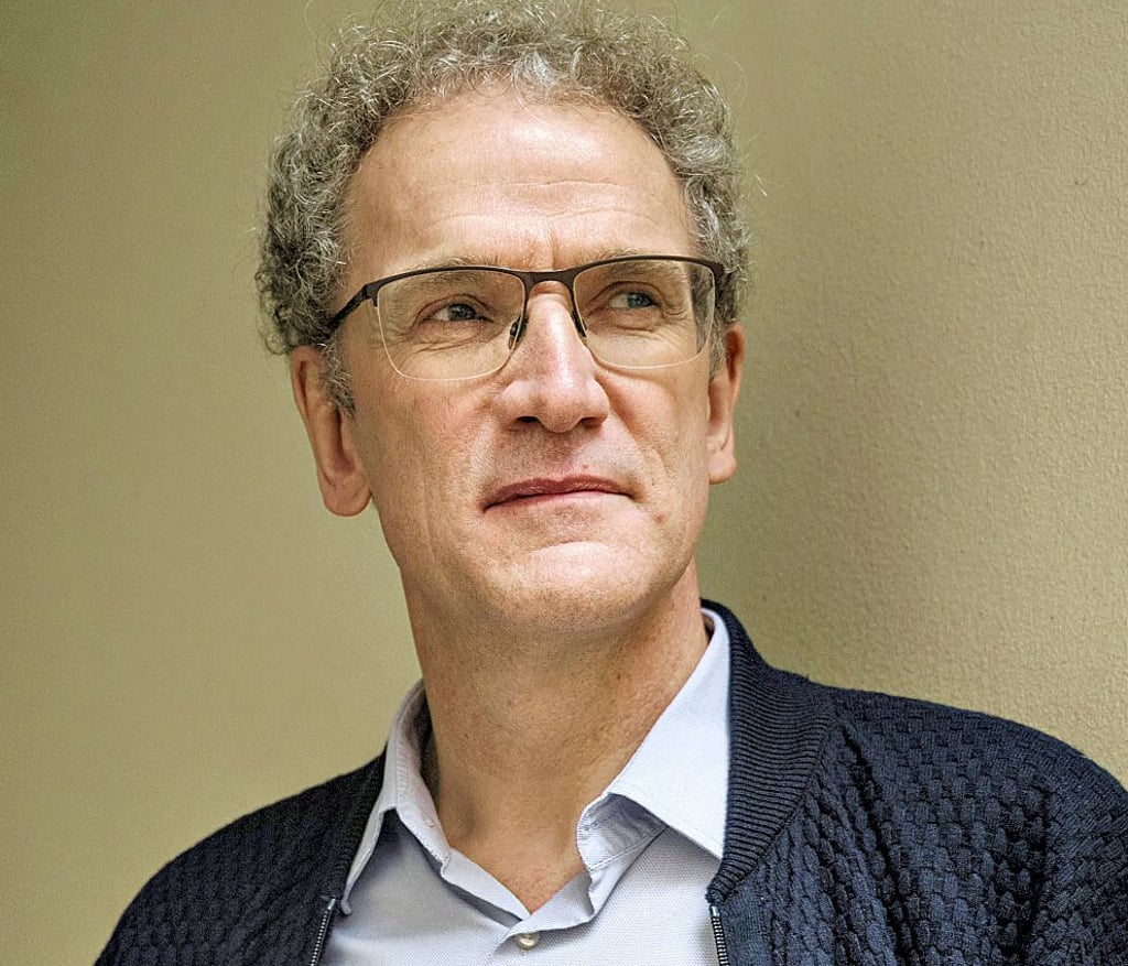 Der Leipziger Literaturprofessor Dirk Oschmann kritisiert den einseitigen Blick Westdeutscher auf die Ostdeutschen.