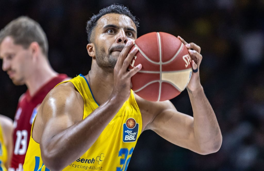 Johannes Thiemann von Alba Berlin in Aktion.