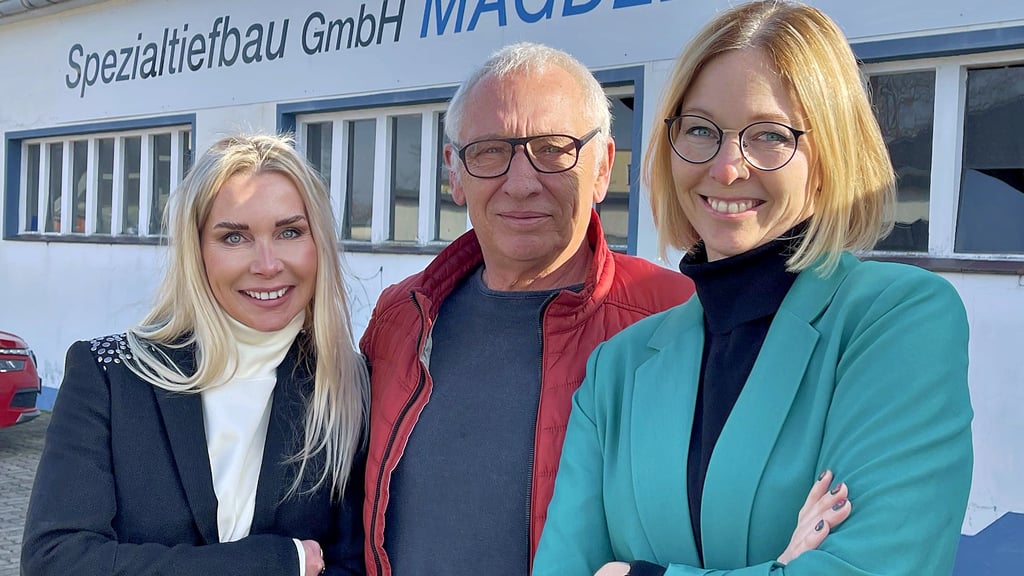 Der Vater zieht sich zurück, die beiden Töchter übernehmen: Uwe Nadolny weiß das Familienunternehmen bei Stephanie Nadolny (l.) und Claudia Nadolny in besten Händen.