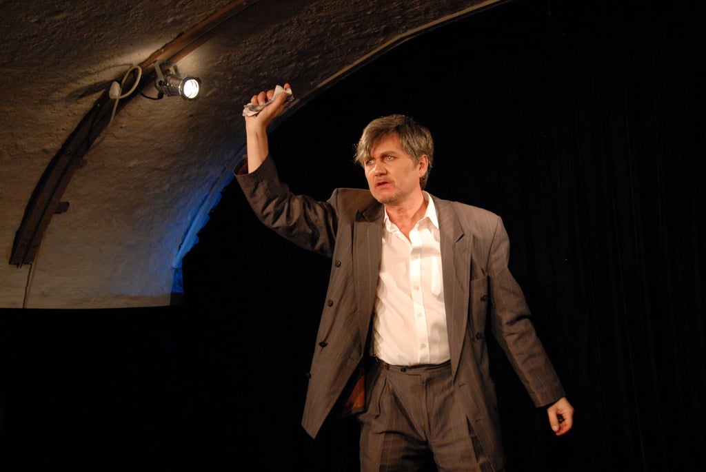 "Professor Unrat" als Solostück in einem Gastspiel mit Volker Ranisch im Magdeburger Forum Gestaltung.