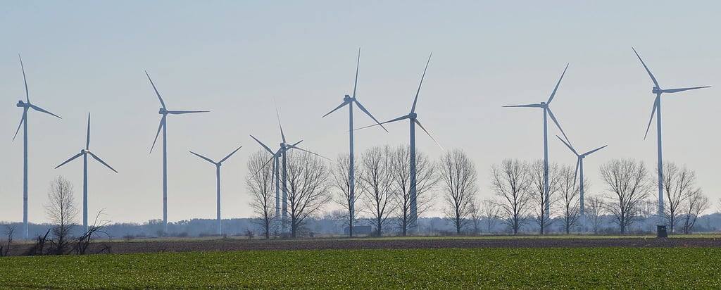 Zehn dieser alten Anlagen sollen im Kabelitzer Windpark durch fünf weitaus leistungsstärkere und höhere Windräder ersetzt werden. Gleich hinter diesem befindet sich der Windpark Mangelsdorf.