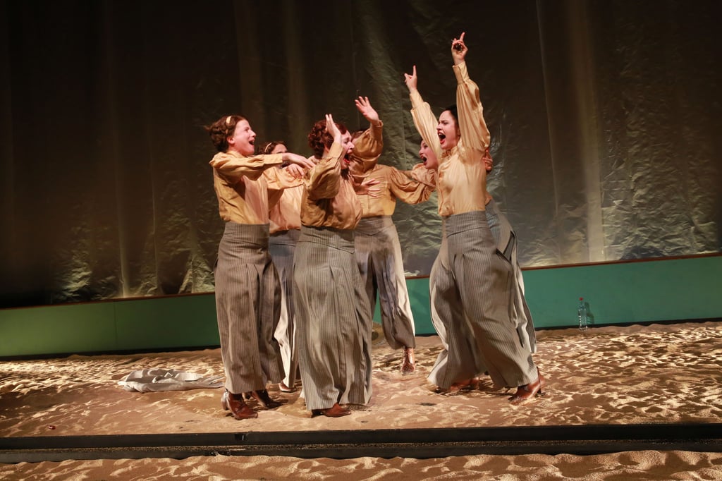"Im Menschen muss alles herrlich sein" im Magdeburger Schauspielhaus.