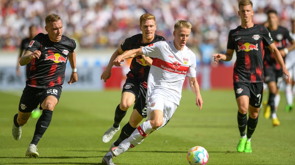 Nur selten gemeinsam auf Balljagd: David Raum (l.) und Teamkollege Marcel Halstenberg (2.v.l.).