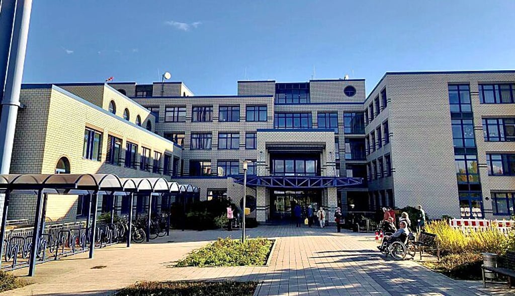 Das SRH-Klinikum Zeitz, wo Geburtshilfe und Kinderstation geschlossen werden sollen.