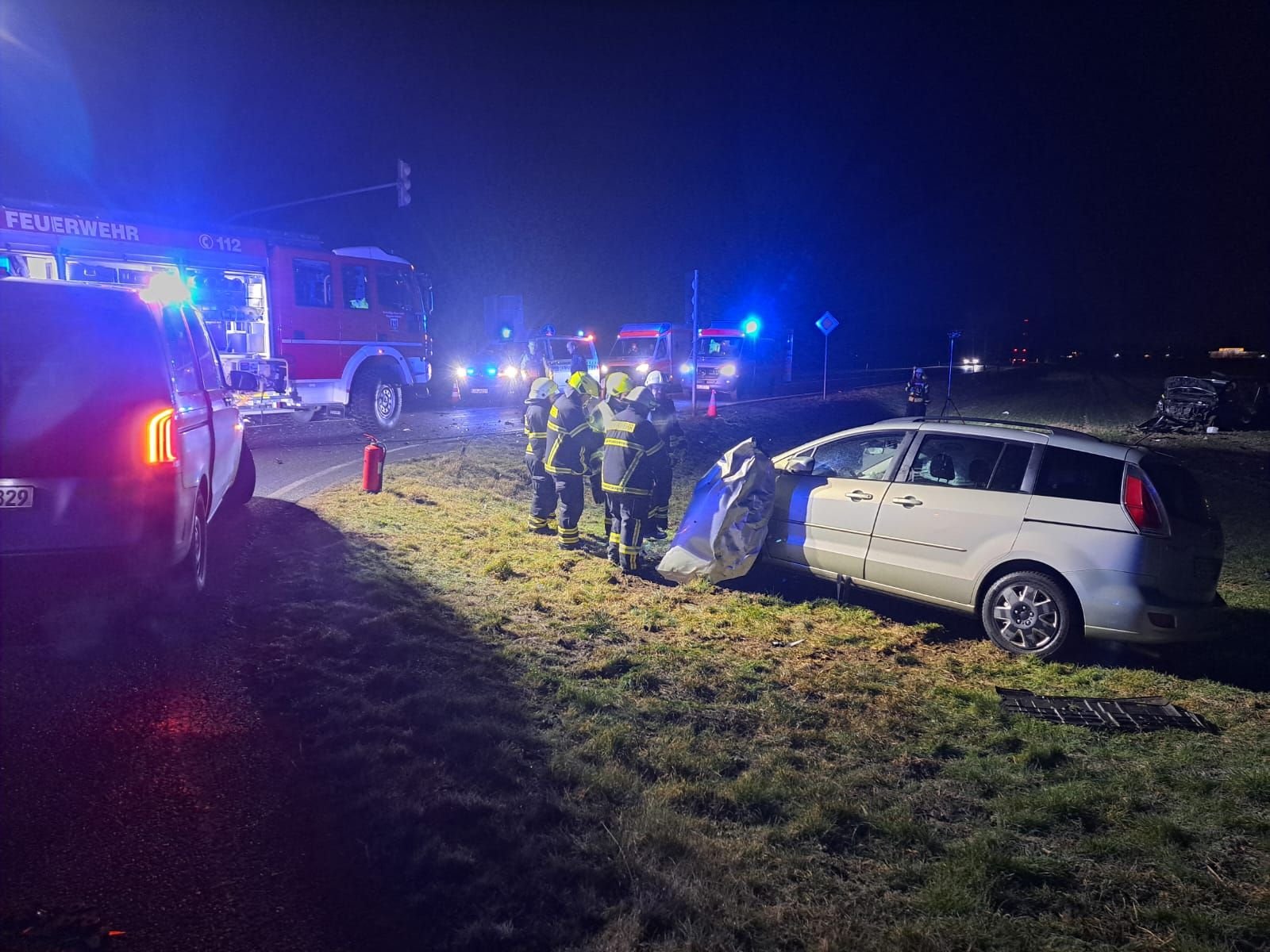 Mann Wird Eingeklemmt: Schwerer Unfall Auf Der B 184 Am Abzweig Raguhn ...