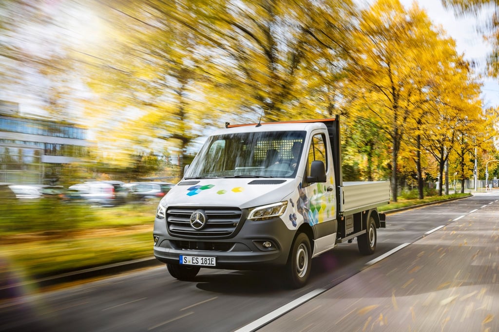Arbeitstier mit größerer Puste: Der neue elektrische Mercedes Sprinter soll auf eine Reichweite von rund 400 Kilometer mit einer Akkuladung kommen.