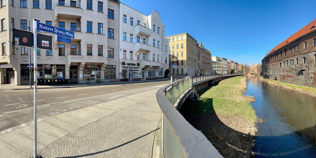 Noch ist das Ufer des Mühlgrabens am Robert-Franz-Ring in Halle eine ungenutzte Fläche.