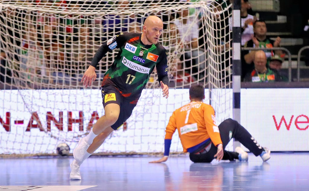 SCM-Rechtsaußen Tim Hornke war gegen Dinamo Bukarest ordentlich in Torlaune und dreht hier nach einem seiner zehn Treffer ab.