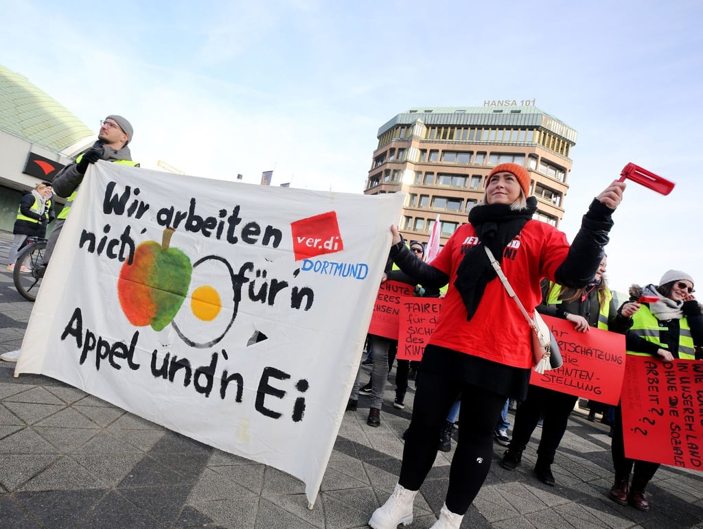 Kein Nahverkehr beim Spitzenspiel in Dortmund: Für Freitag kündigte die Gewerkschaft Verdi einen ganztägigen Streik an.