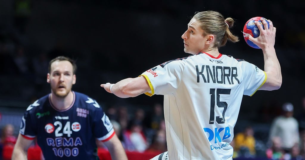 Handball-Nationalspieler Juri Knorr kann mit den Lobeshymnen auf seine Person nicht viel anfangen.