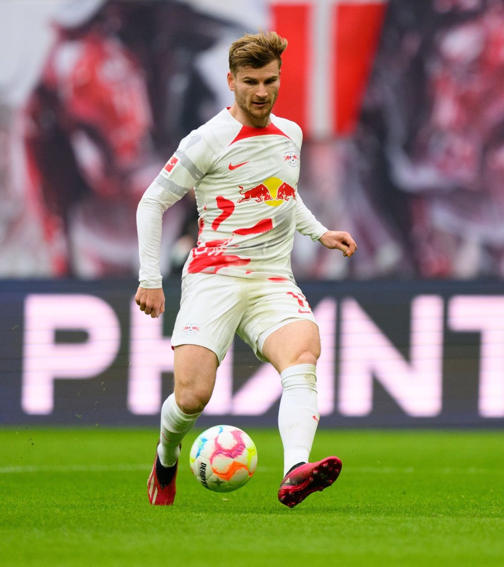 RB Leipzigs Timo Werner spielt den Ball.