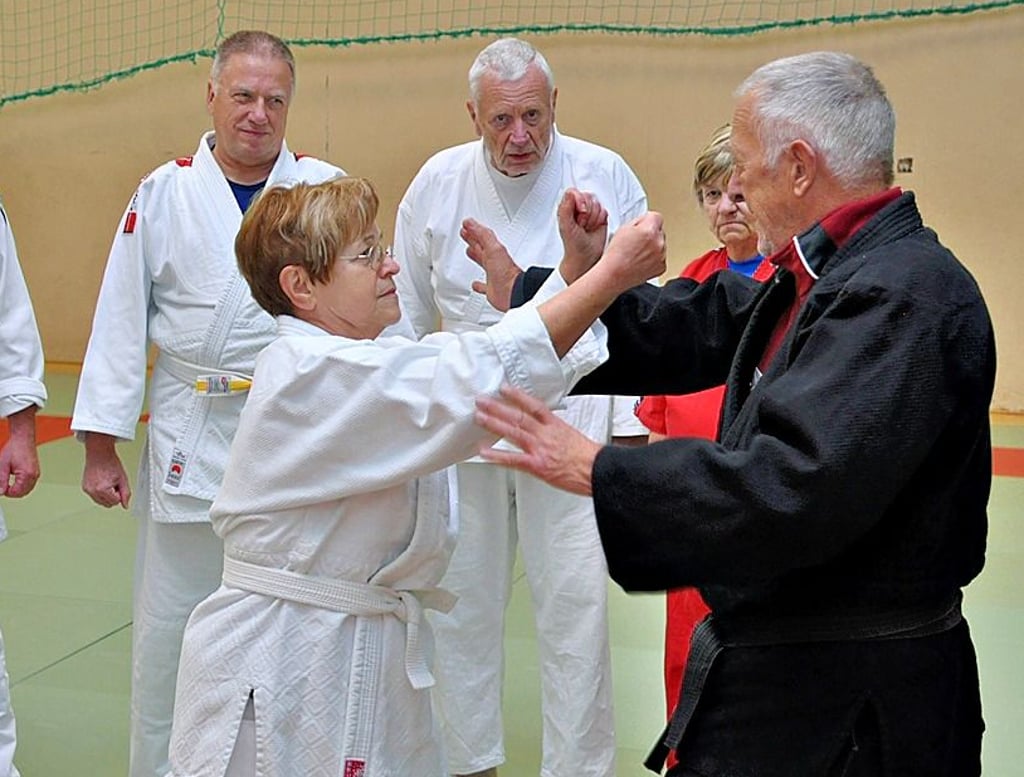 Magdeburger Senioren treffen sich wöchentlich für das Selbstverteidigungs-Training.