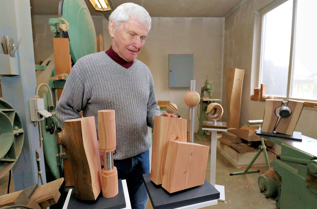 Auf 85 Lebenjahre kann der Jessener Klaus Kuhrmann schauen. Ruhe gönnt er sich wenig. Derzeit bereitet er eine Ausstellung in Wittenberg vor. Was er dort zeigen möchte, hat er in seiner Werkstatt bereits bereit gestellt.
