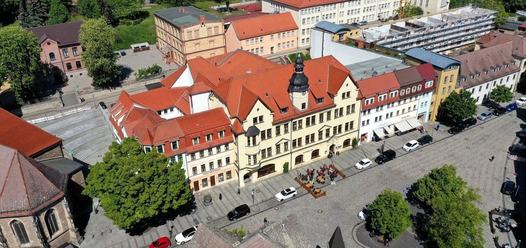 Symbolfoto - Blick auf das Rathaus in Hettstedt
