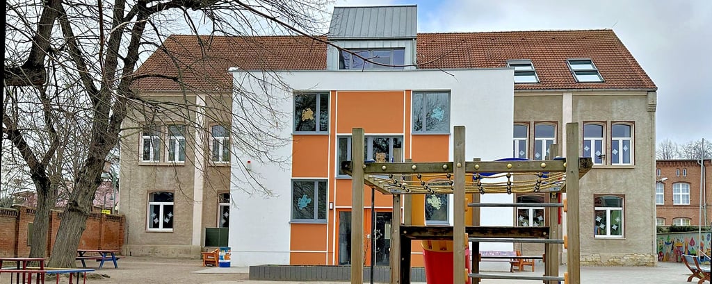 Die im Jahr 1873 erbaute Hecklinger Grundschule, die vor Jahren aufwendig saniert und erweitert wurde, trägt noch keinen Namen. Wird sie zur Hans-Breitensträter-Grundschule?