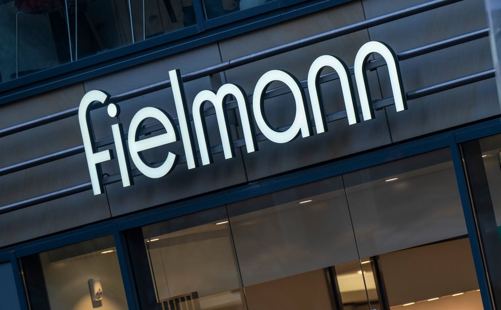 Die Fielmann-Gruppe wolle ihre Zentralbereiche auf das international wachsende Omnichannel-Modell ausrichten.