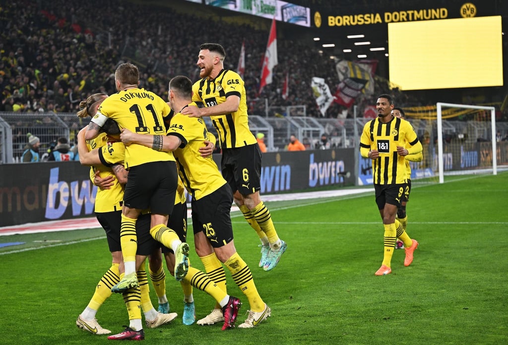 Dortmunds Spieler bejubeln den Treffer zum 2:0.