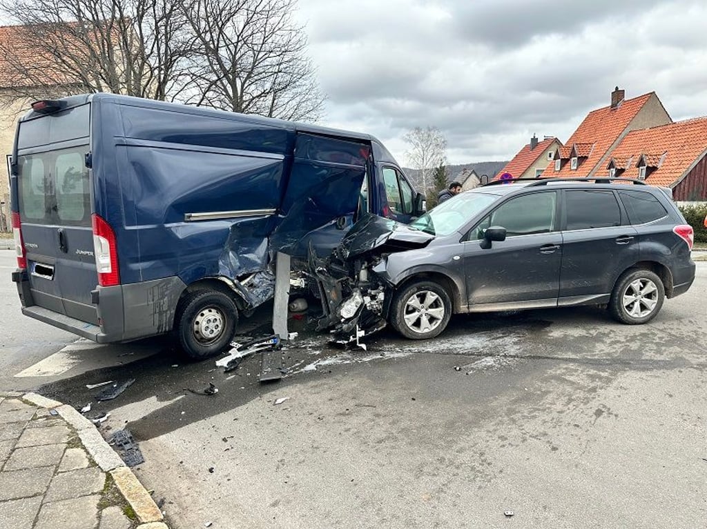 Kurze Unaufmerksamkeit - heftiger Schaden: Zwei Menschensind bei einem Unfall in Bad Suderode am Sonnabend verletzt worden.