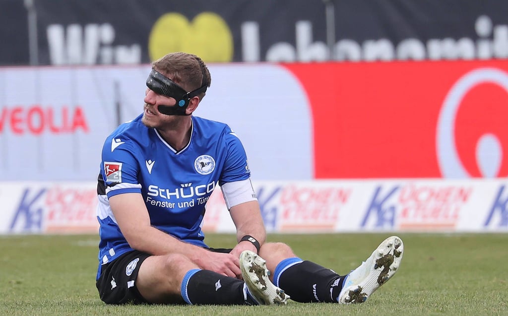 Arminia Bielefelds Vereinslegende Fabian Klos ist bedient: Für die Ostwestfalen fühlte sich das Remis in Braunschweig wie eine Niederlage an.