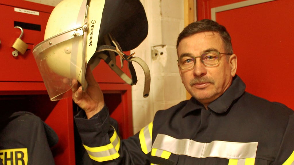 Hans-Joachim Zymolka ist für 50-jährige Mitgliedschaft in einer Feuerwehr ausgezeichnet worden. Viele Jahre davon war er Ortswehrleiter von Heudeber.