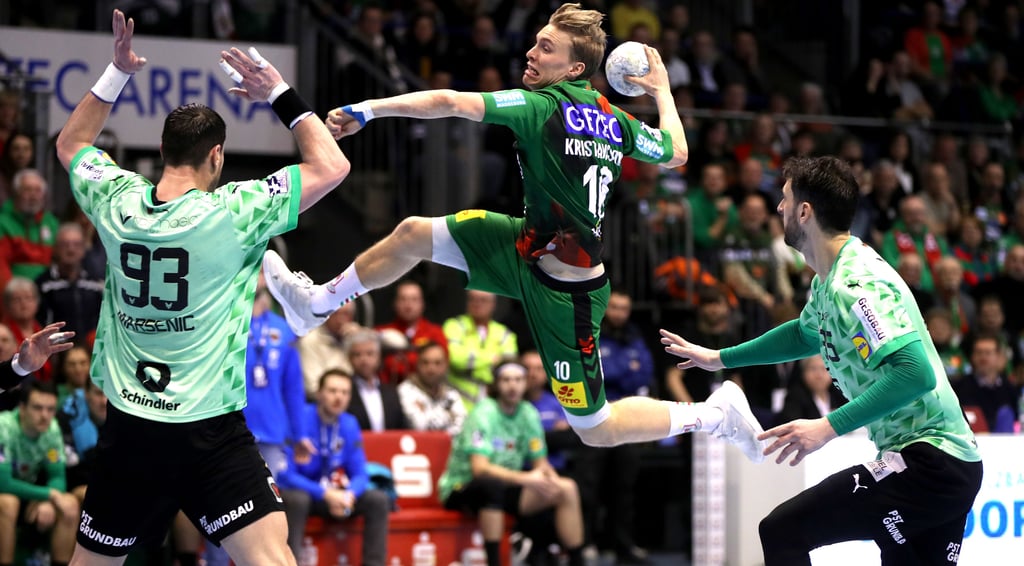 Gisli Kristjansson mit einer schönen Flugeinlage. Am Ende hatte der SCM-Rückraumspieler acht Tore gegen die Füchse Berlin