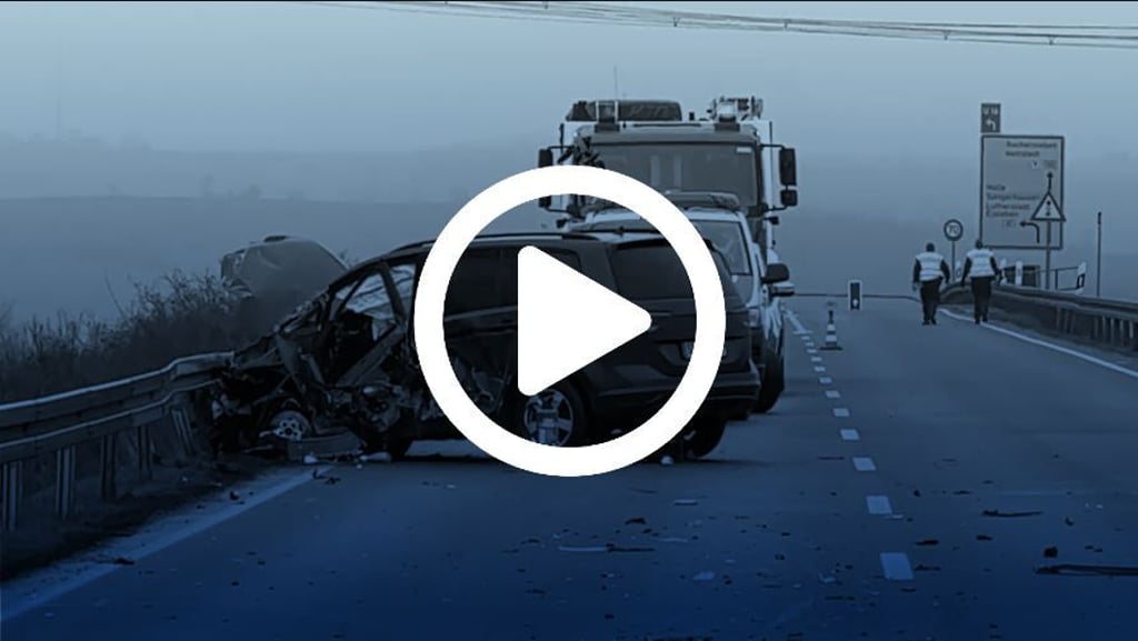 Kleinwagen gegen Lkw: Fahrer (80) stirbt bei Unfall