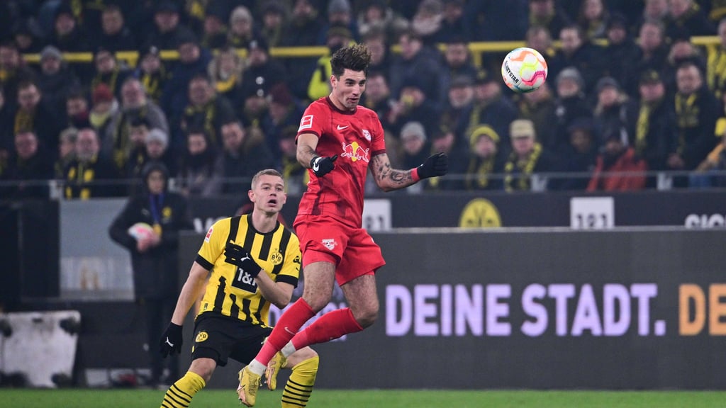 Dominik Szoboszlai (r.) könnte beim FC Chelsea Kandidat sein.