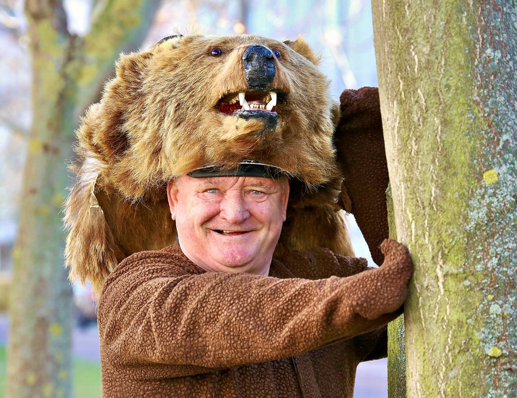 Willi Böttcher schlüpft bei Veranstaltungen des BKC in das Kostüm des Bernburger Bären.