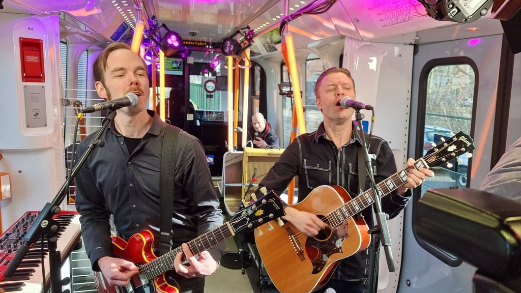 Die schwedische Rockband Mando Diao gab ein Konzert in der Hannoveraner Stadtbahn.