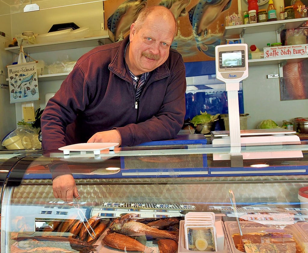 Hagen Hepach betreibt seit 20 Jahren eine Fischräucherei in Walbeck.