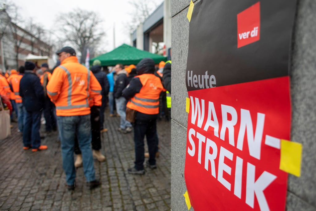 Verdi hat in den Landkreisen Leipzig und Nordsachsen zum Streik im ÖPNV aufgerufen. (Symbolbild)